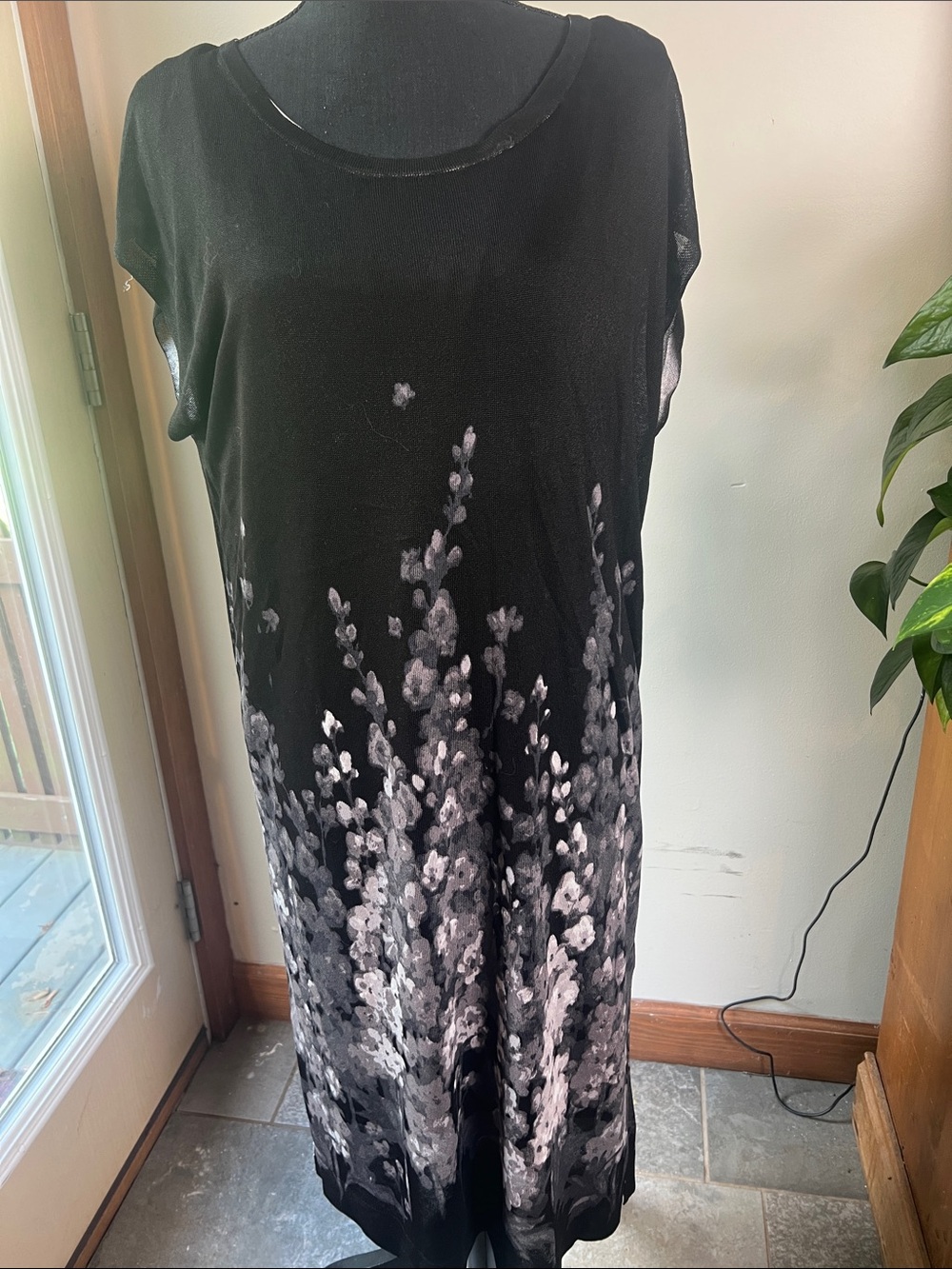 Black Sleeveless Floral Ombre Midi Dress